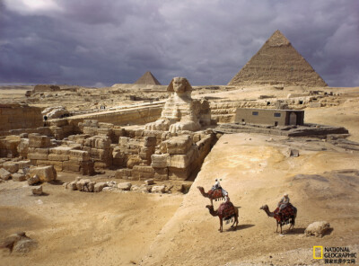 《大金字塔》
埃及，吉萨 吉萨大金字塔和大狮身人面像。摄影：B.Anthony Stewart