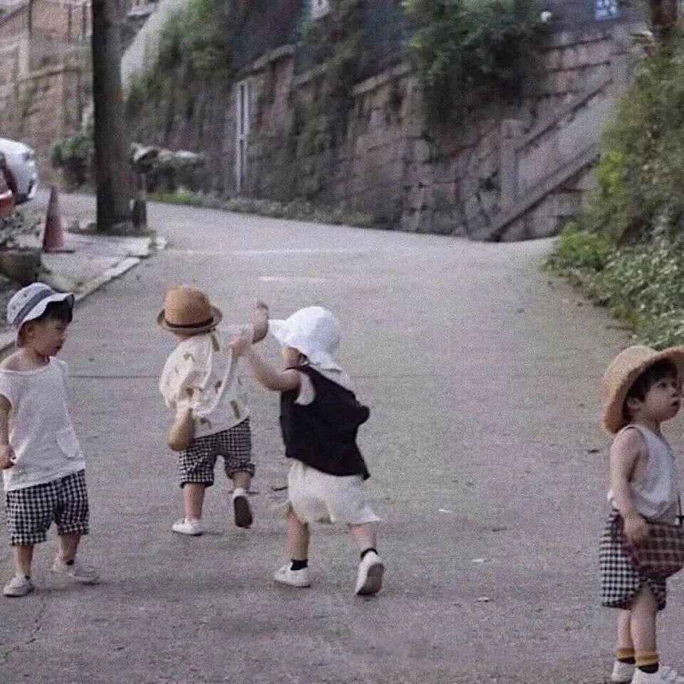 背景图☂
总有人山高路远，为你而来