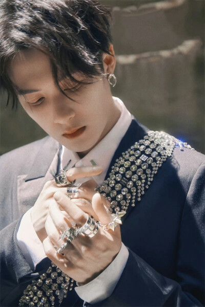 “你过来，还是我过去”
檀健次｜禁·城堡｜贵族｜氛围感
