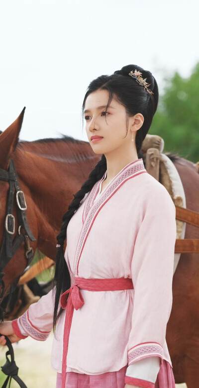 张婧仪《惜花芷》