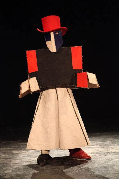歌剧《征服太阳》的服装设计马列维奇