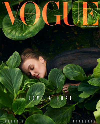 VOGUE Portugal Dec 2023 & Jan 2024
封面 ：Alessia Merzlova
摄影 ：Branislav Simoncik
造型 ：Chiara Totire