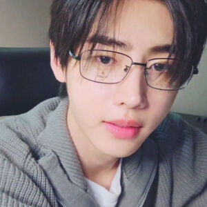 无框眼镜的眼泪