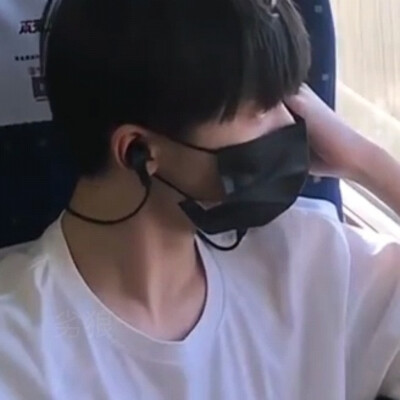 世界绮糜我性空山
