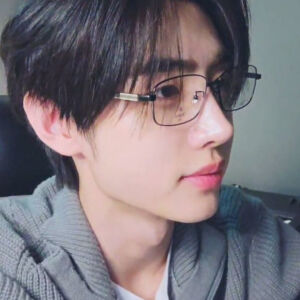 无框眼镜的眼泪