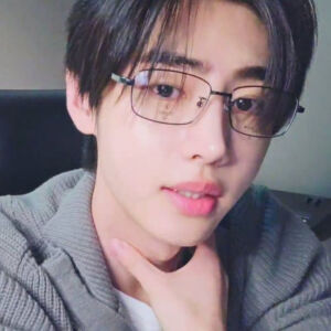 无框眼镜的眼泪