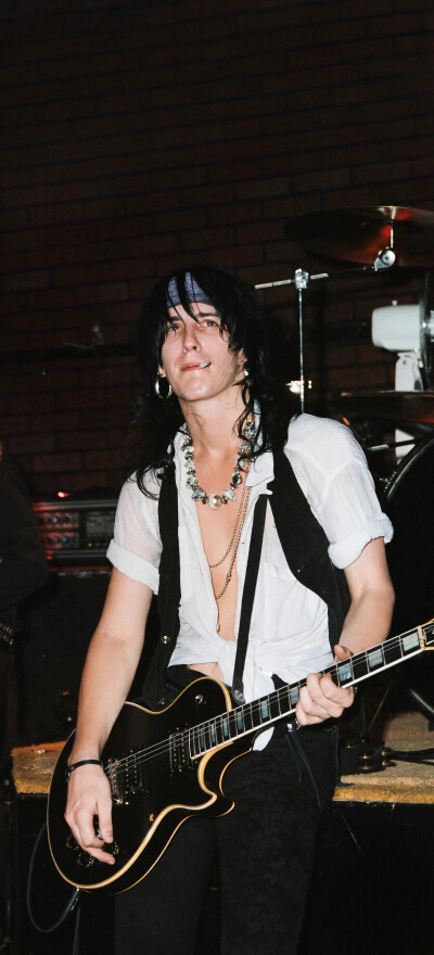 今天izzystradlin62岁生日 生日快乐传点美丽图片^^