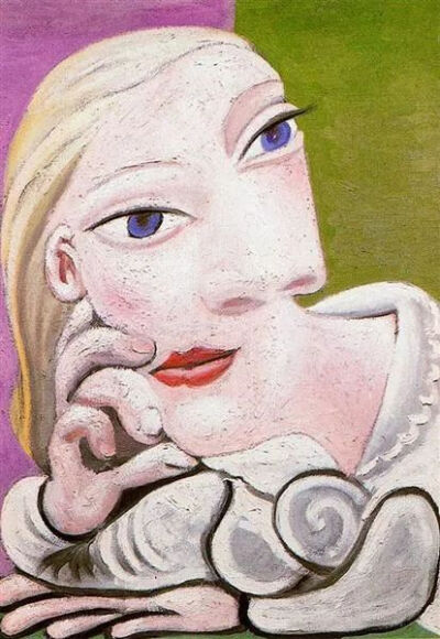 Marie-Therese leaning1939