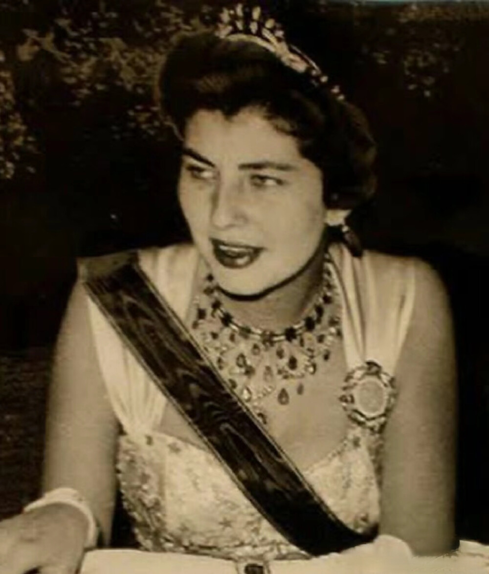 伊朗末代王后索拉雅