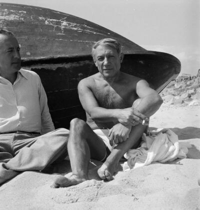 毕加索 与 艾吕雅
艾琳·阿加 摄
1937 年
