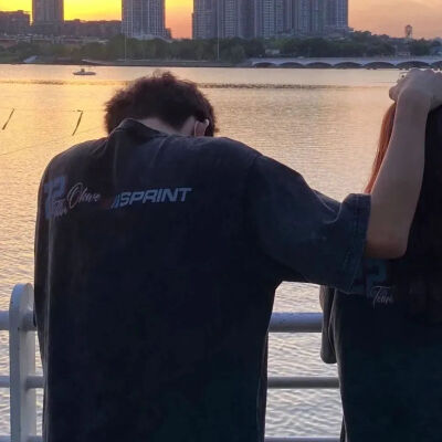 不露脸情侣头像