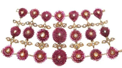 红宝石雕花珐琅三层手链，17-18世纪，香格里拉博物馆