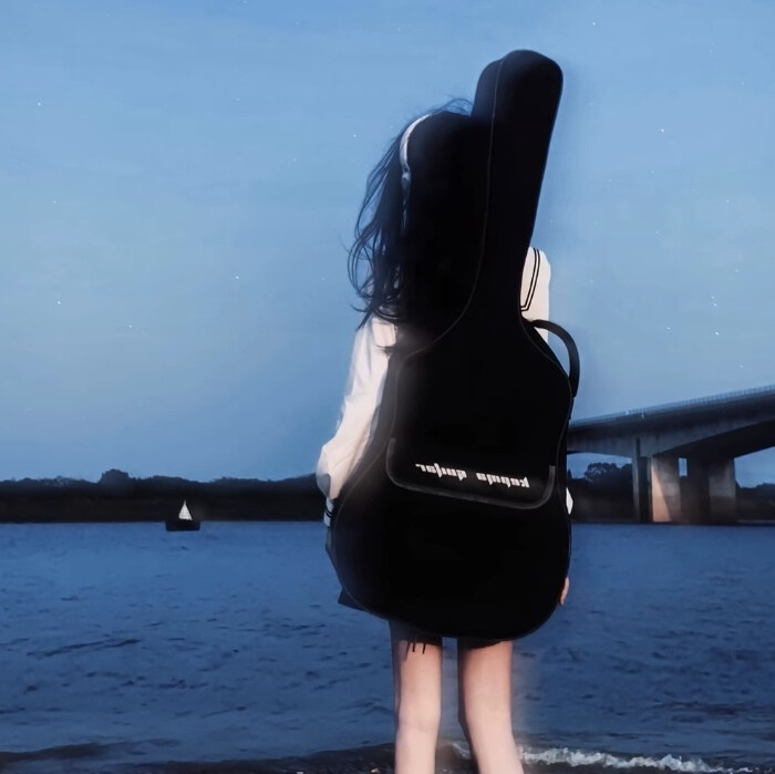 我在山谷湖泊间拾荒，捡拾散落的星辰和光/女头.