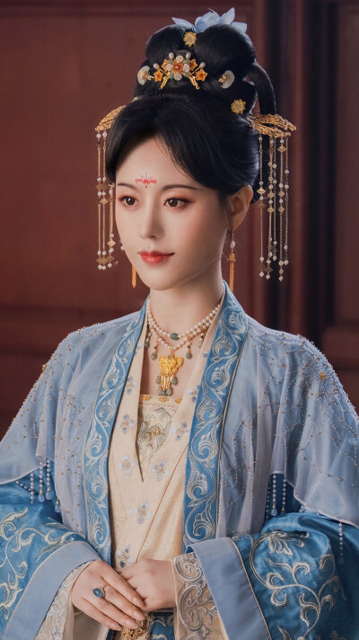 大房嫡女——老二
住处：湖心榭。 顾初