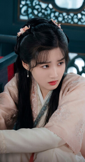 卢昱晓《惜花芷》