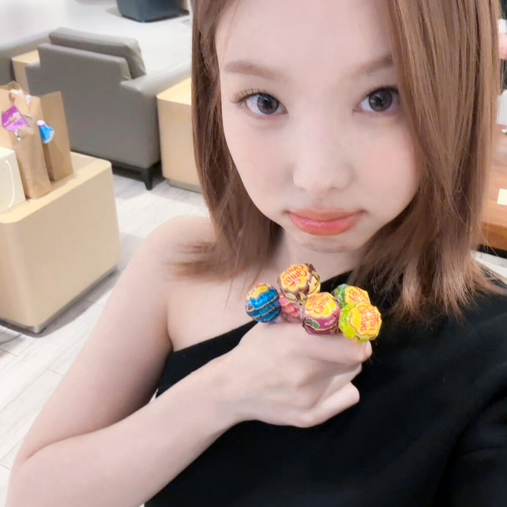 林娜琏 头像
