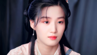 卢昱晓 | 芍药
cr:羊羔不吃窝边草
