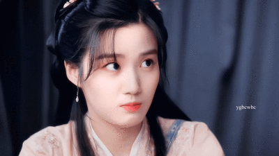 卢昱晓 | 芍药
cr:羊羔不吃窝边草