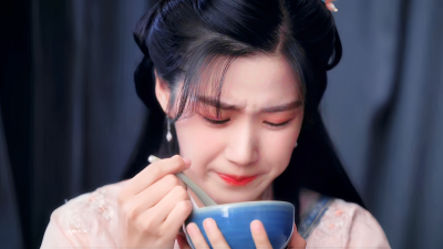 卢昱晓 | 芍药
cr:羊羔不吃窝边草