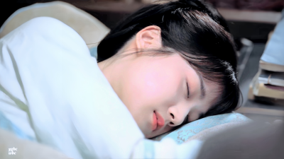 卢昱晓 | 芍药
cr:羊羔不吃窝边草