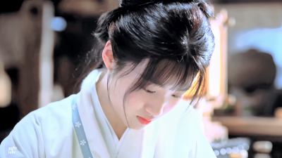 卢昱晓 | 芍药
cr:羊羔不吃窝边草