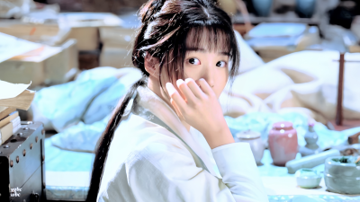 卢昱晓 | 芍药
cr:羊羔不吃窝边草