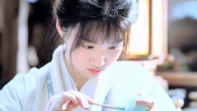 卢昱晓 | 芍药
cr:羊羔不吃窝边草