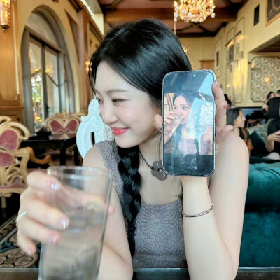 宁艺卓 の 头像