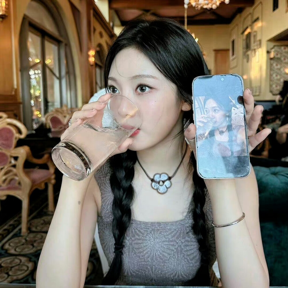 宁艺卓 の 头像