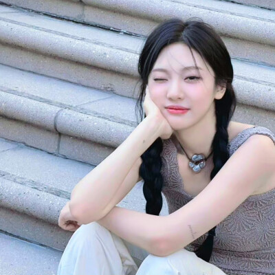 宁艺卓 の 头像