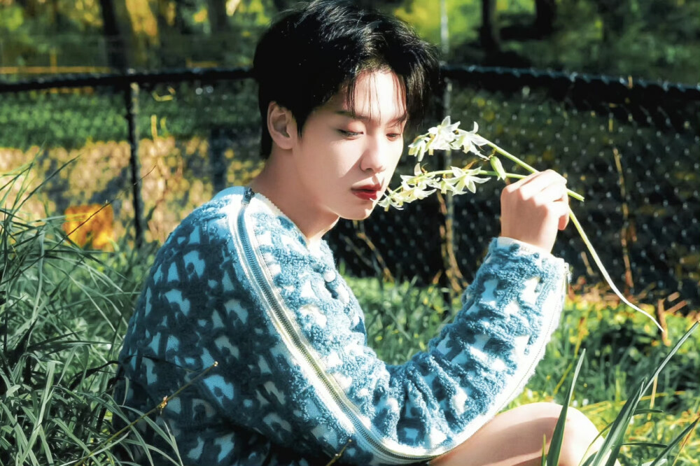 微博@放空三秒钟
余景天