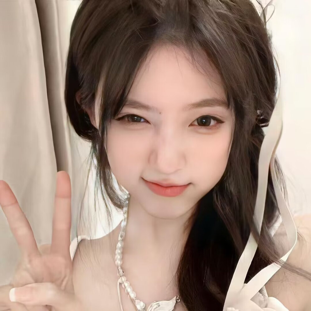 女生头像耳机里的歌声是与世隔绝的温柔