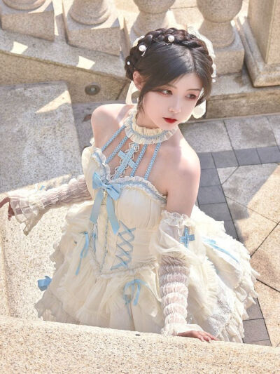 白蓝配色的十字姬这也太好看了吧，真的跟个小蛋糕一样，好好看
#Lolita #lolita穿搭 #吃我一波lolita安利 