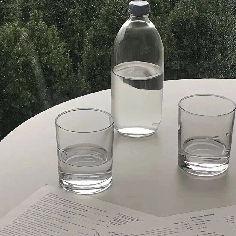 背景｜文案
世间温柔，不过是芳春柳摇染花香，槐序蝉鸣入深巷，白茂叶落醉故乡。