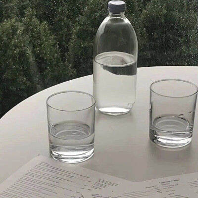 背景｜文案
世间温柔，不过是芳春柳摇染花香，槐序蝉鸣入深巷，白茂叶落醉故乡。