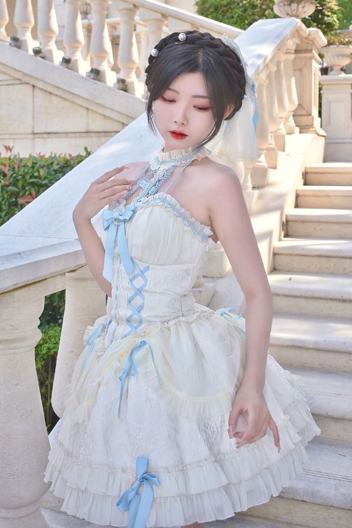 白蓝配色的十字姬这也太好看了吧，真的跟个小蛋糕一样，好好看
#Lolita #lolita穿搭 #吃我一波lolita安利 