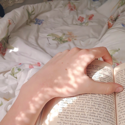 背景｜文案
世间温柔，不过是芳春柳摇染花香，槐序蝉鸣入深巷，白茂叶落醉故乡。