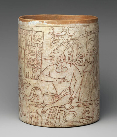 “坐在船只上的领主”玛雅巧克力瓷杯，7-8世纪，大都会艺术博物馆
陶瓷制品上的人物正在享用某种类似雪茄的“烟”。
