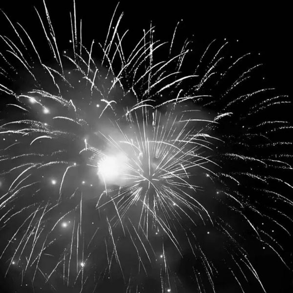 烟花黑色系背景图