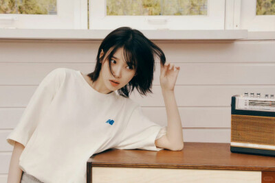 IU李知恩
IU X New balance ​​​