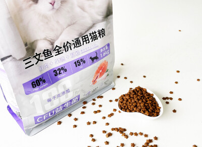 猫咪换粮大作战，一招搞定挑嘴小祖宗！
亲爱的朋友们，猫咪的饮食健康对成长和活力至关重要。关于换猫粮牌子，没有固定答案。我们可以从猫咪的饮食需求、口味变化以及猫粮的品牌和质量来考虑。
根据猫咪的年龄和体型…