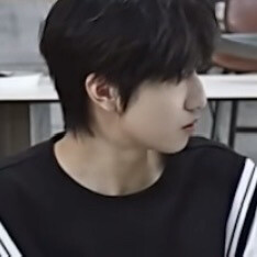 教室里的灯还亮着你没走