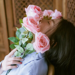 抱花女生头像