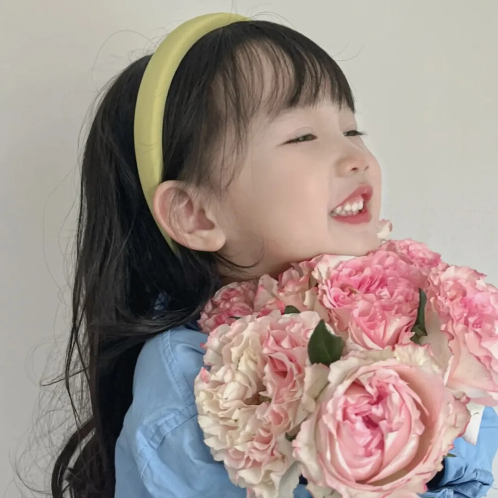 抱花萌娃头像