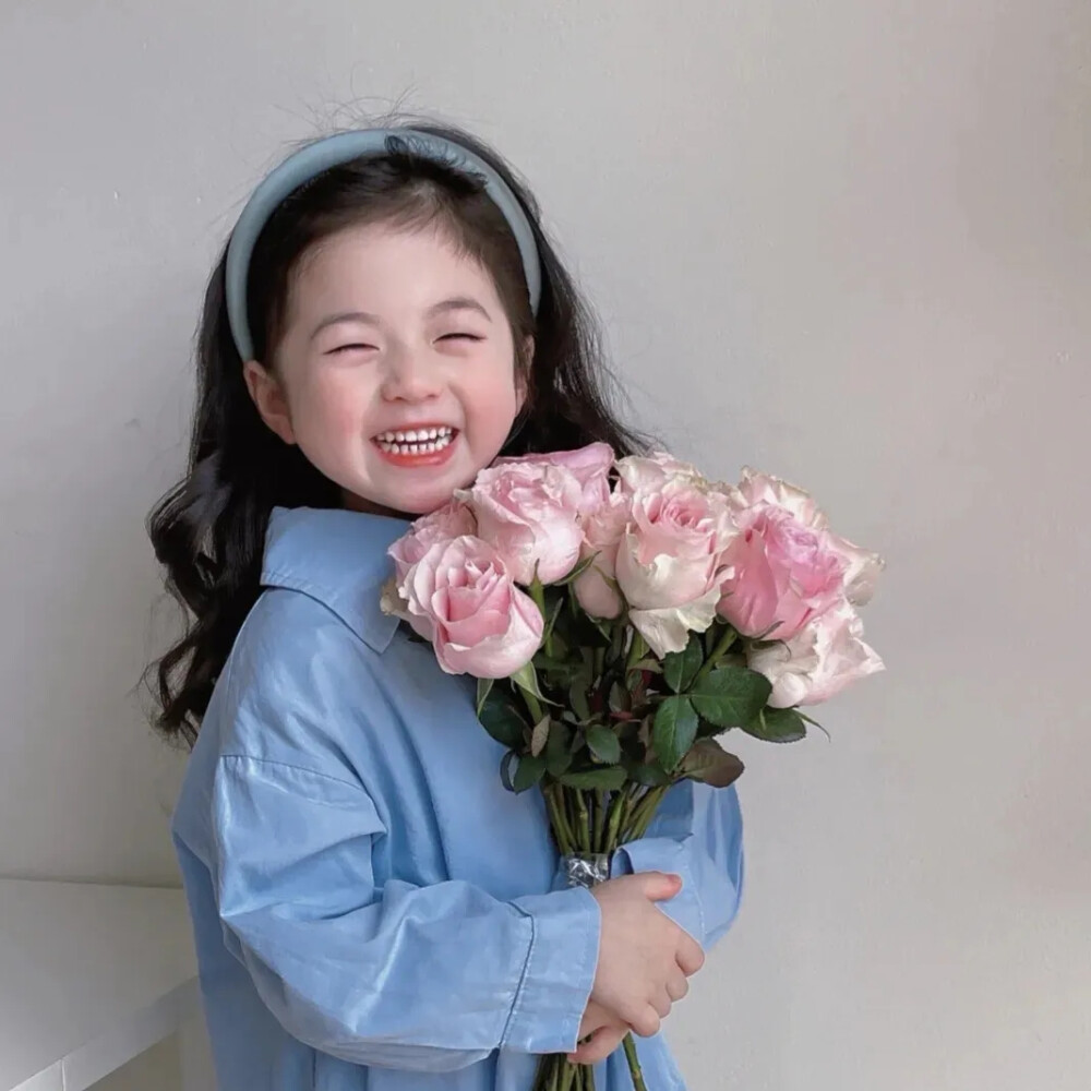 抱花萌娃头像