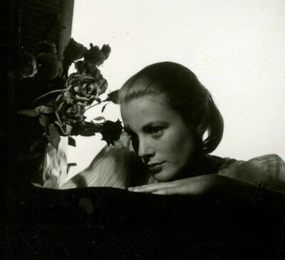 1955年，Peter Basch拍的Grace Kelly ​​​