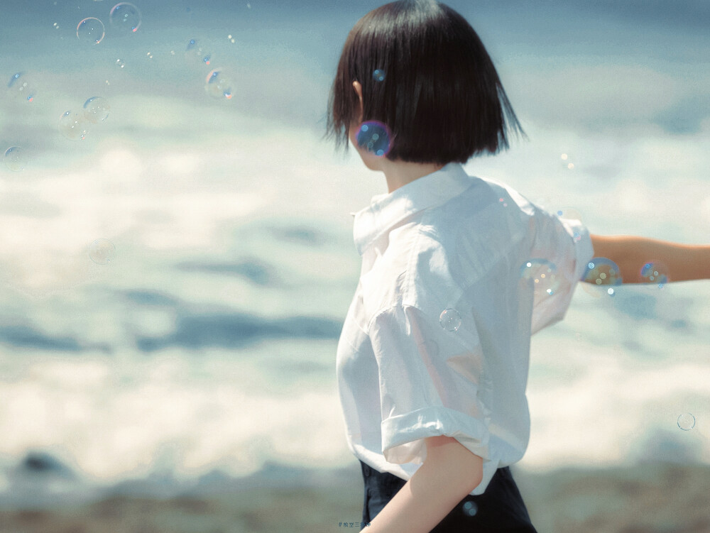 / Hanni cr.放空三秒钟