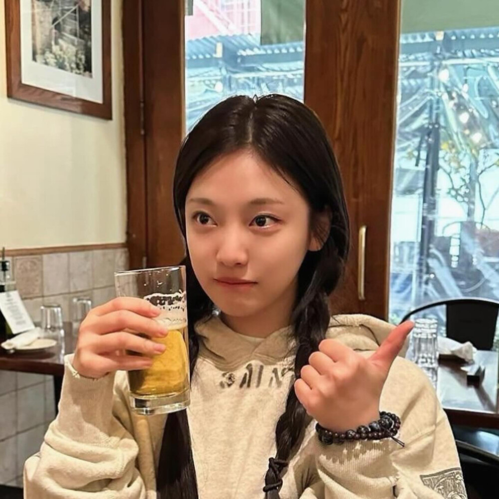 宁艺卓 の 头像