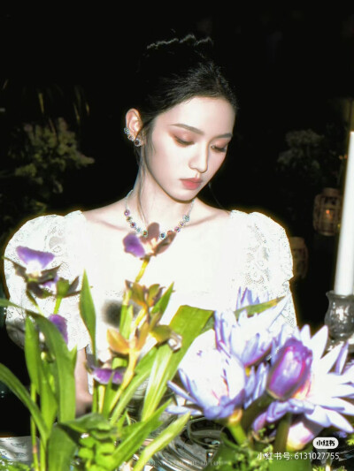 陳昊宇——唐毅妝造桃花妝
周也—修圖源水印
MAI黛薇卡
乘風(fēng)破浪的姐姐