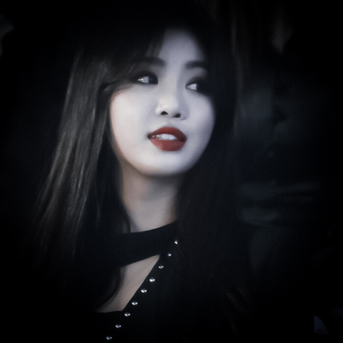 Your Vampire Majesty
徐穗珍soojin
cr.GirlGroupCD